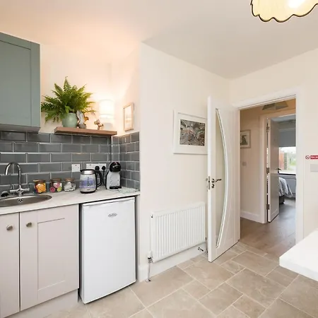 2br-sleeps4-parking-nearcork-6mintoairport Feriehus