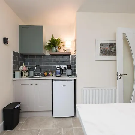 2br-sleeps4-parking-nearcork-6mintoairport Casa vacanze *