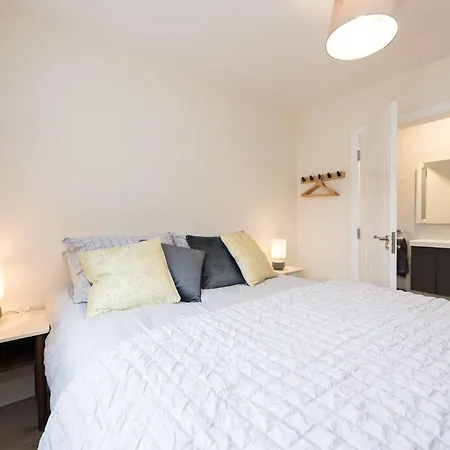 Feriehus 2br-sleeps4-parking-nearcork-6mintoairport *