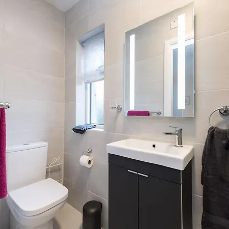 2br-sleeps4-parking-nearcork-6mintoairport Casa vacanze