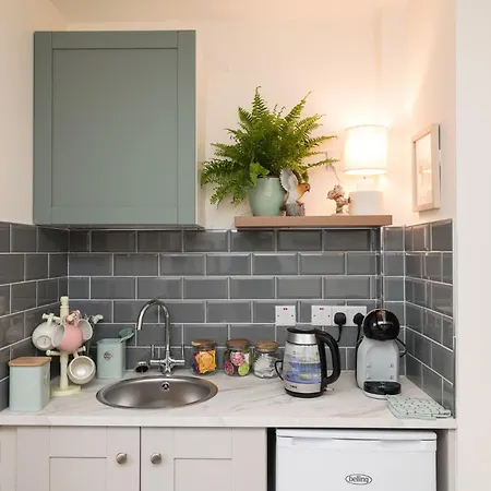 Casa de Férias 2br-sleeps4-parking-nearcork-6mintoairport Cork