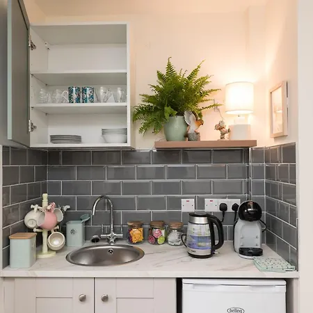 2br-sleeps4-parking-nearcork-6mintoairport Casa de Férias *